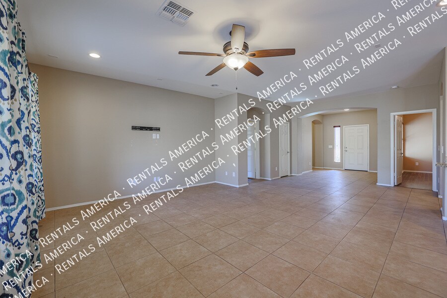 Building Photo - 2954 E Coconino Dr