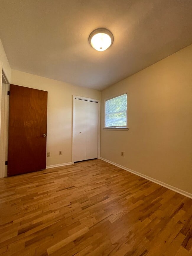 Building Photo - Three Bedroom Ranch in Portage