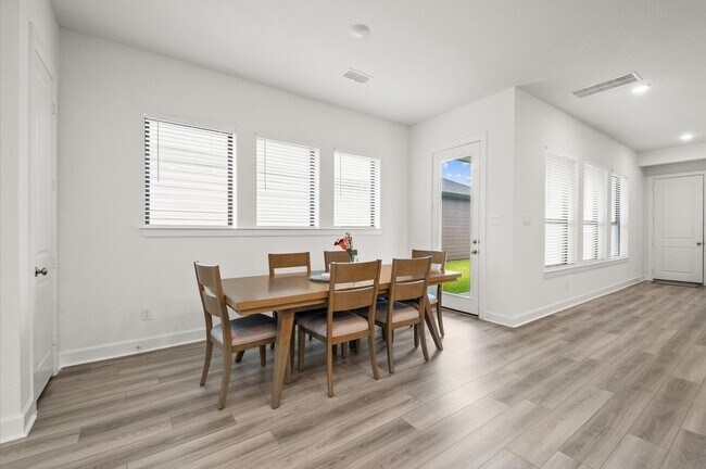 Building Photo - 1511 Emma Lk Dr