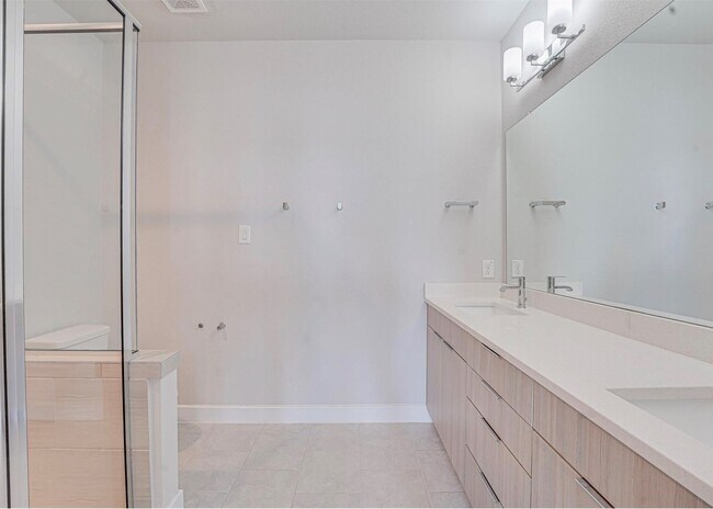 Building Photo - 389 N Centro Cir