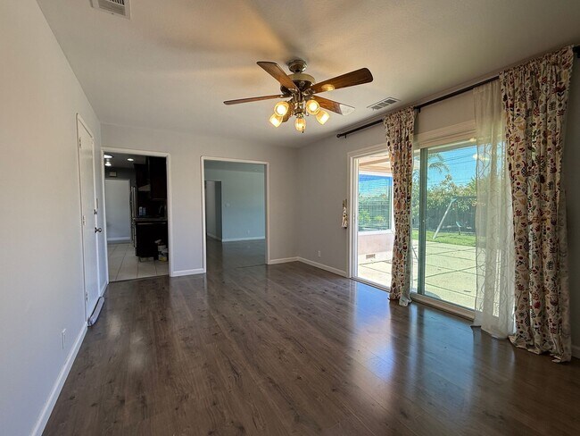 Building Photo - Updated Single Story Home located in Desirable Glenmoor Neighborhood of Fremont