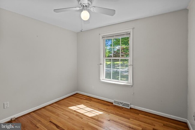 Building Photo - 328 Edgemere Dr