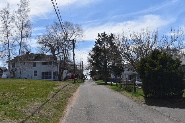 Building Photo - 33 Hartford Ave