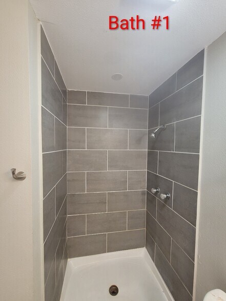 Building Photo - 707 Johnson Ln