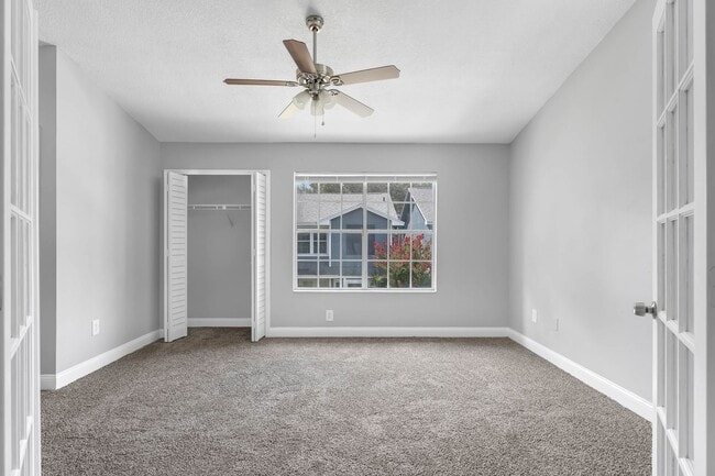 Building Photo - Beautiful 2/2.5 Townhome Near Downtown and...