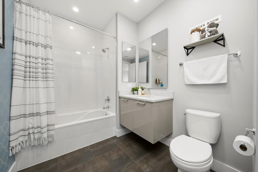 Building Photo - 367 W Locust St