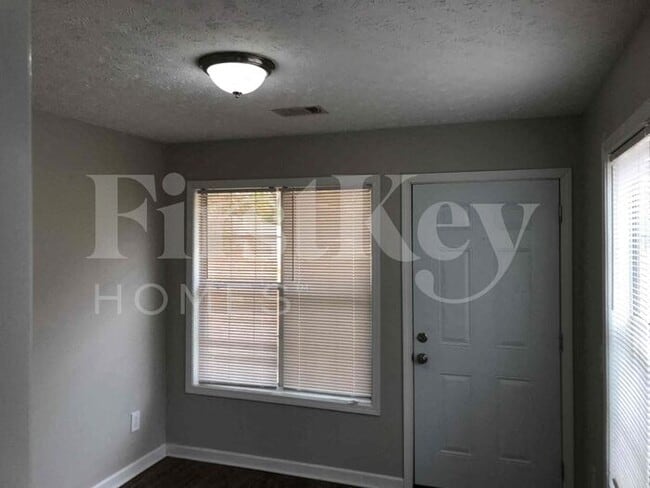 Building Photo - 8118 Birch Walk Dr