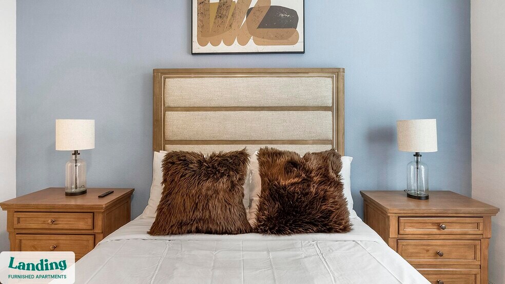 Building Photo - 2800 NE Green Oaks Blvd