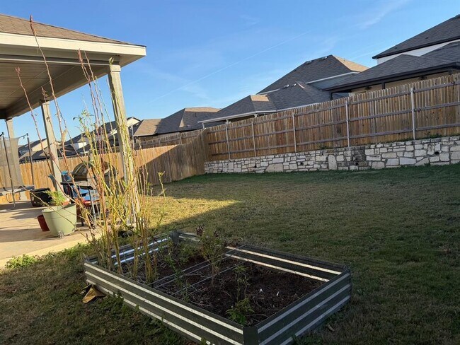 Building Photo - 204 Caisson Trl