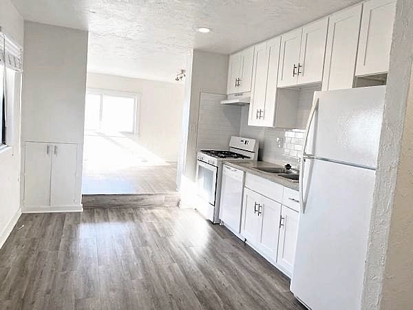 Building Photo - 2211 Ocean Front Walk