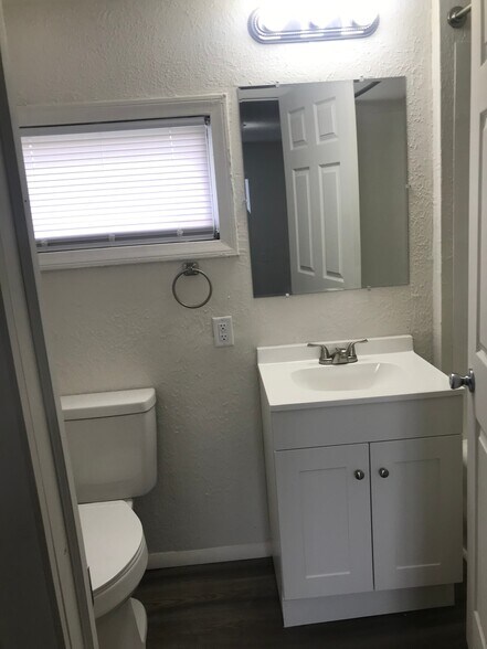 Building Photo - 1048 N Jefferson St