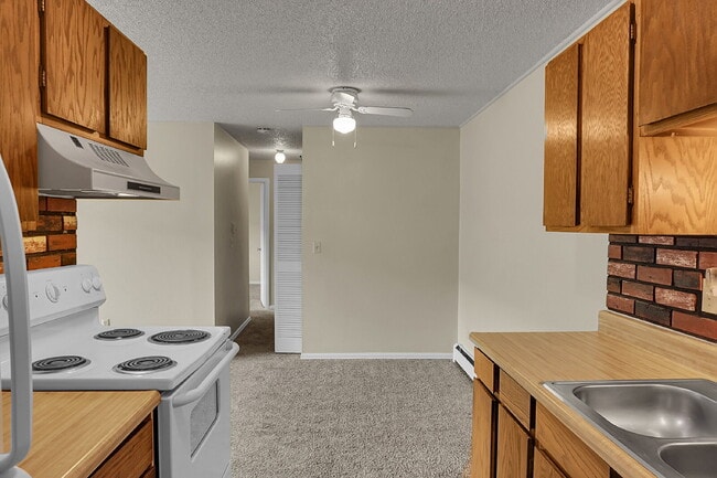 Building Photo - $1,320.95- 2 Bed, 1 Bath Apartment in Co Springs with Pool and Clubhouse Access!