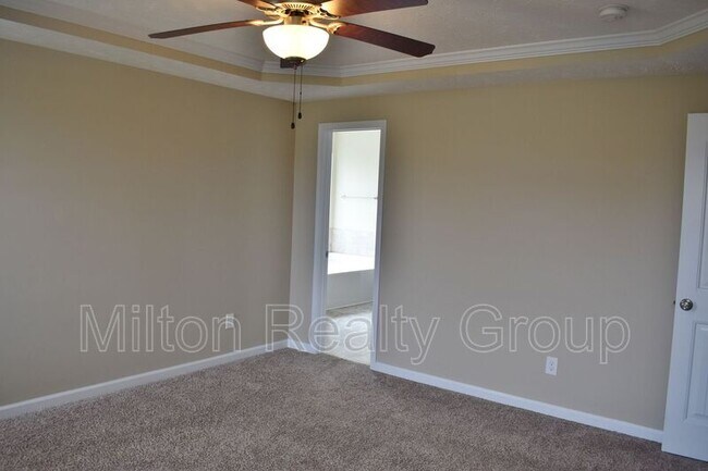 Building Photo - 38 Hanson Ct
