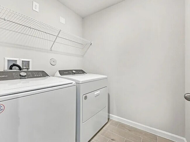 Building Photo - 458 Salisbury Cir