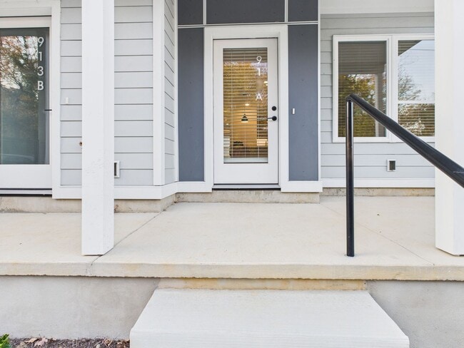 Building Photo - 913 Bainbridge St