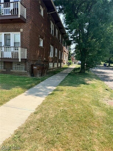 Building Photo - 10917 Bernard Ave