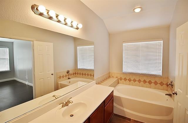 Building Photo - 517 Kingscote Ct