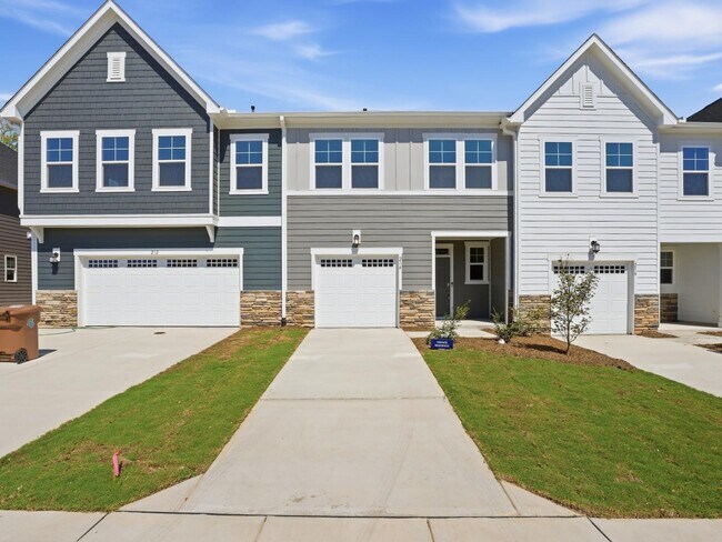 Building Photo - 214 Deercroft Dr