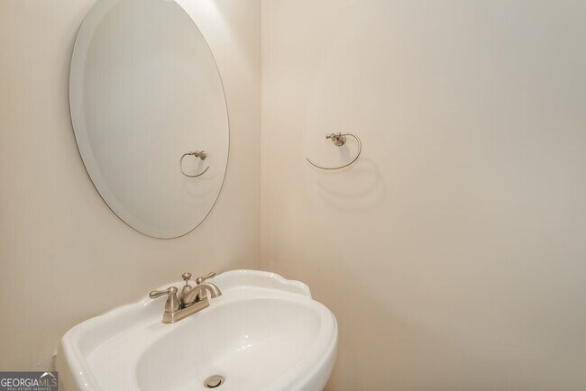 Building Photo - 529 Crestmont Ln