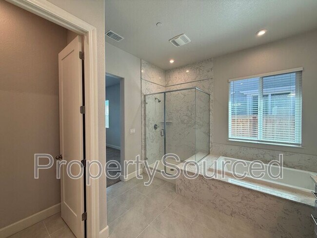 Building Photo - 614 Madrone St