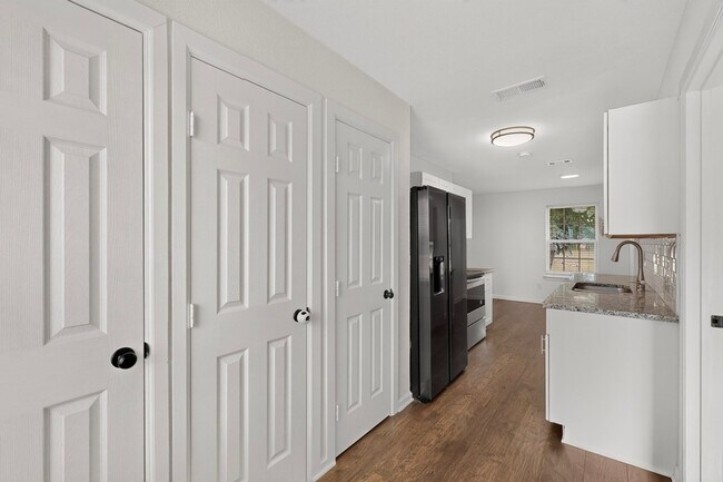 Building Photo - 10332 Grabbs Ln