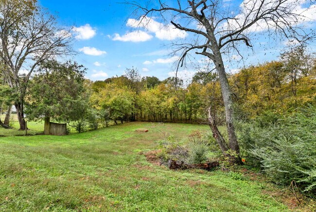 Building Photo - Move-in Special!! 3 Bedroom and 2 Bathroom...