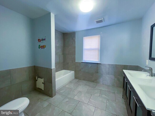 Building Photo - 2113 Mountain St