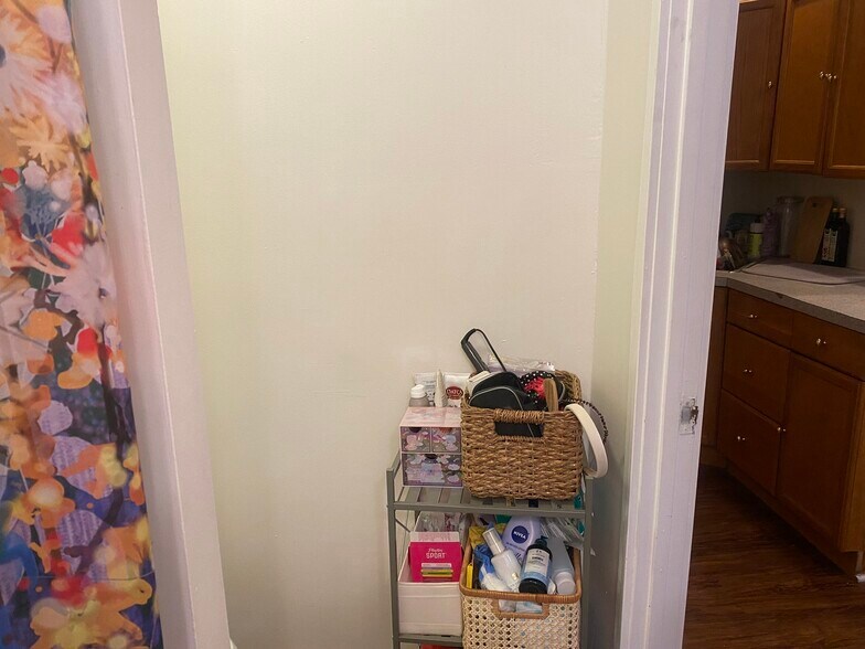 Building Photo - 70 Joy St