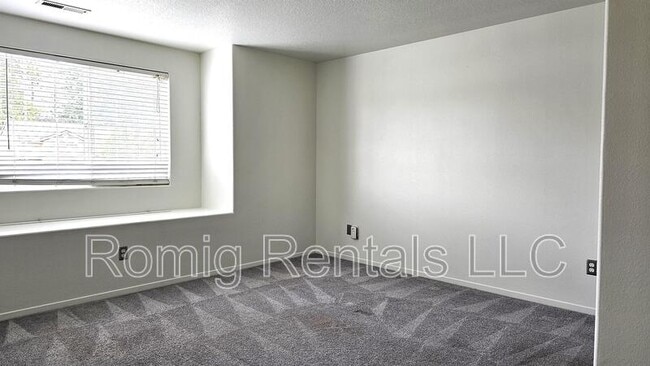 Building Photo - 6709 NE 55th St