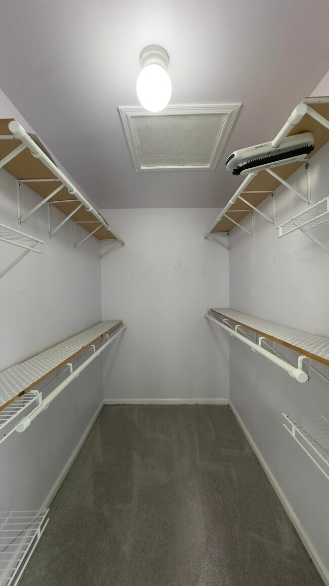 Building Photo - 12157 Sycamore Ln