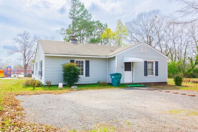 Building Photo - Cute 3 bedroom/2bath near Downtown Social ...