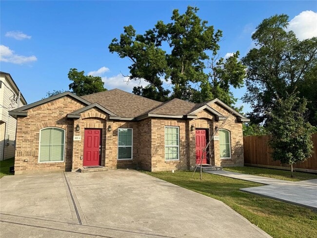 Building Photo - 1021 Calvin St