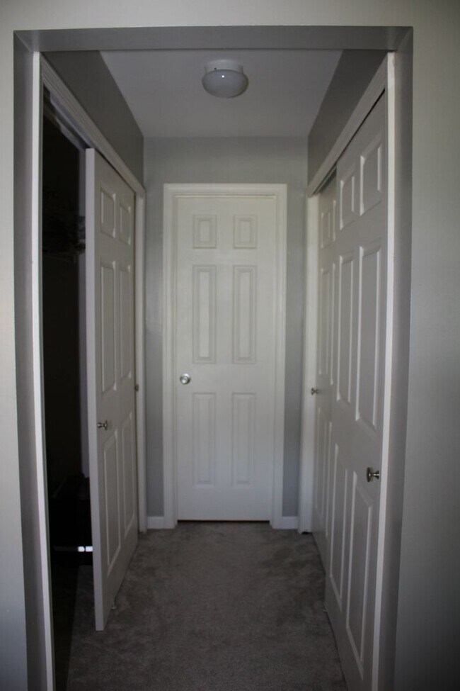 Building Photo - Charming 2 Bedroom/1 Bathroom Condo in Halethorpe, MD!