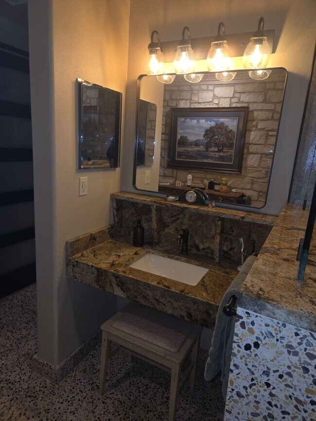 Building Photo - 2403 Bottoms East Rd