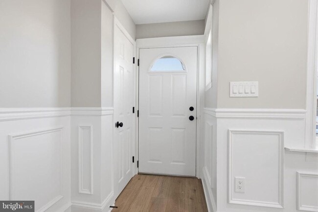 Building Photo - 4313 Teesdale St