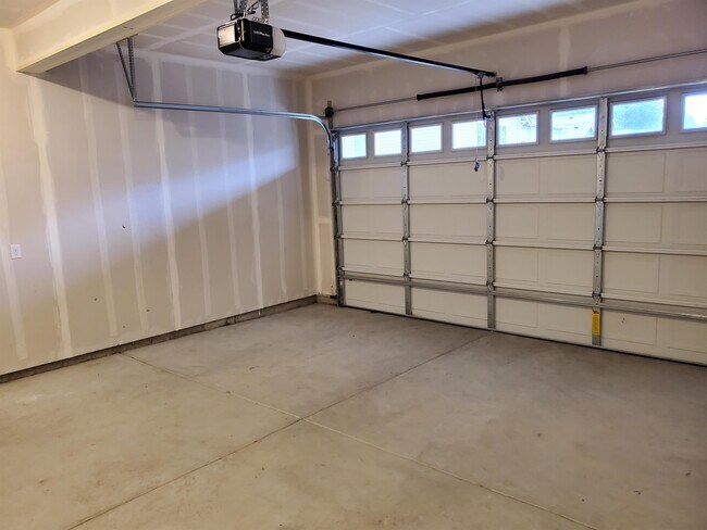 Building Photo - 6909 Delaney Ln NE