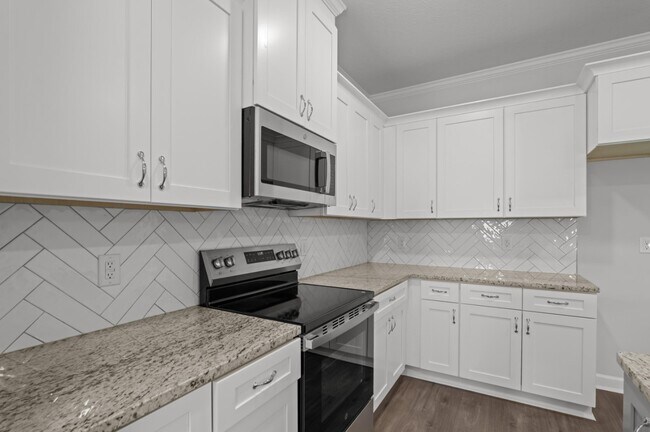 Building Photo - 8163 Snelling Dr