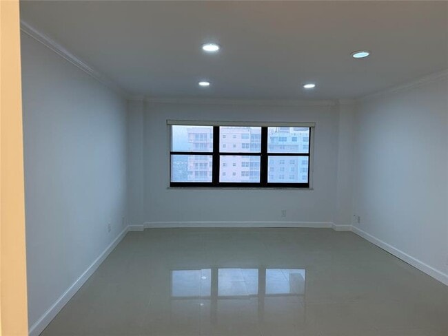 Building Photo - 5100 N Ocean Blvd