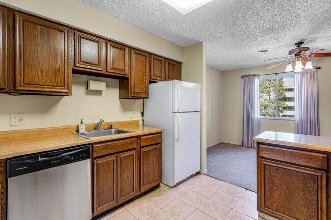 Building Photo - 6520 Delmonico Dr