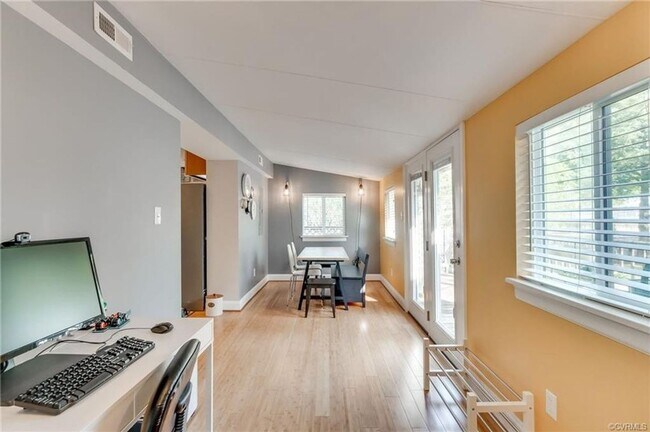 Building Photo - Sauer's Garden Gem: Lovely 3 Bedroom, 1.5 ...