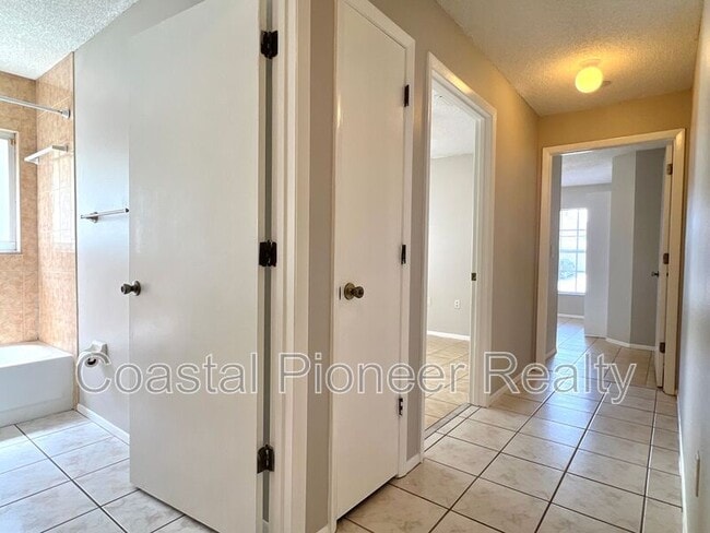 Building Photo - 1310 Lakehurst Way