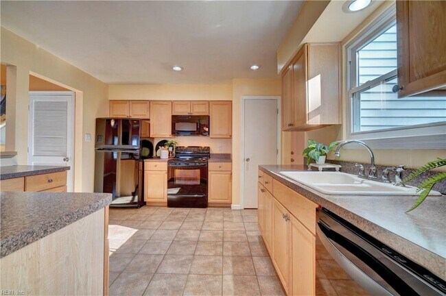 Building Photo - 624 Willow Bend Dr