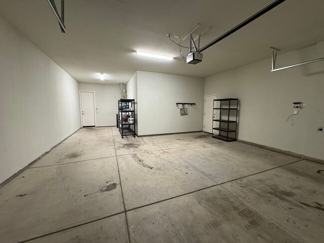 Building Photo - 4 Bedroom, 3 car garage- Foothills at Wingfield Springs. Pets welcome!