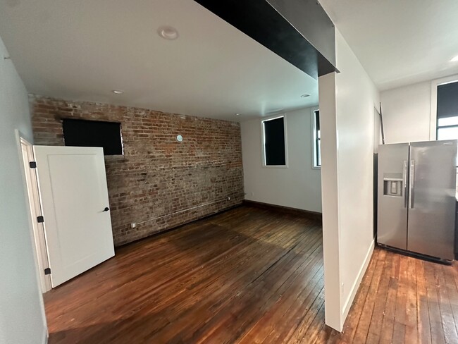 Building Photo - 117 N Broadway St
