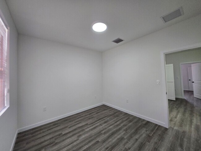 Building Photo - Eagle Trace Townhomes | 3BR/3.5BA | 2.3 Miles to UF– New Construction