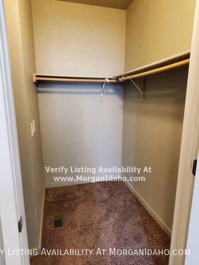 Building Photo - $500 off first month! 9-foot ceilings, all...