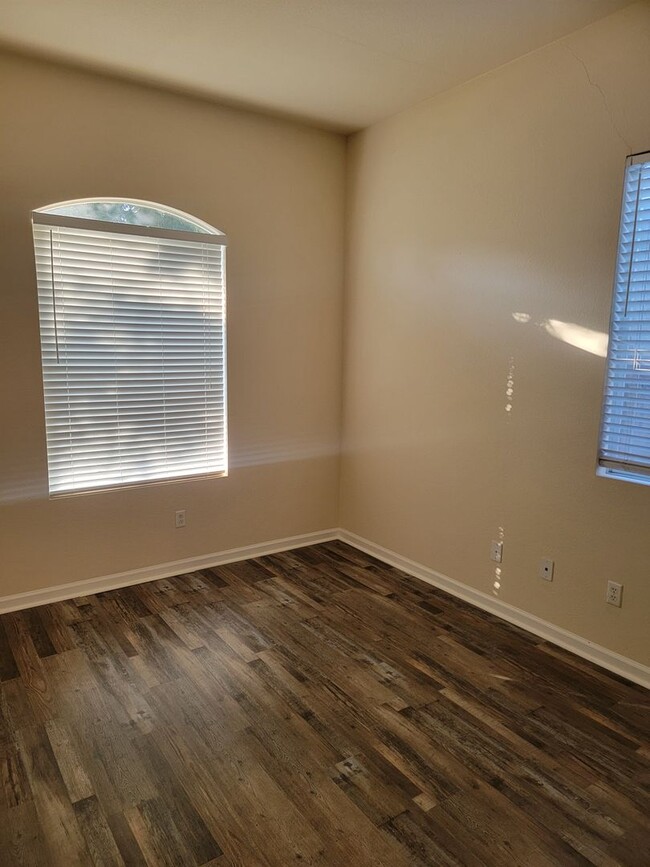 Building Photo - MAY MOVE IN SPECIAL - $500.00 of 2nd Month