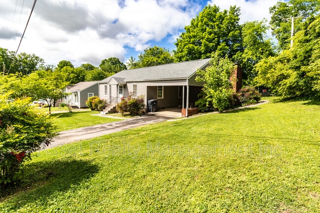 Building Photo - 2313 Brice St