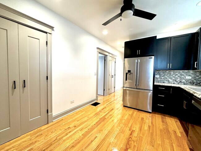 Building Photo - 2424 N Mozart St