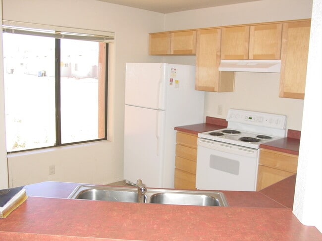 Building Photo - 2BR/1BA/2GA, 1200 sq.ft. rental in Sierra Vista, AZ
